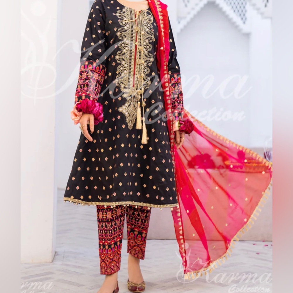 Stunning 3 piece shalwar kameez from karma collection